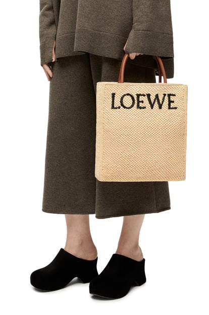 LOEWE Standard A4 Tote bag in raffia Natural/Black plp_rd
