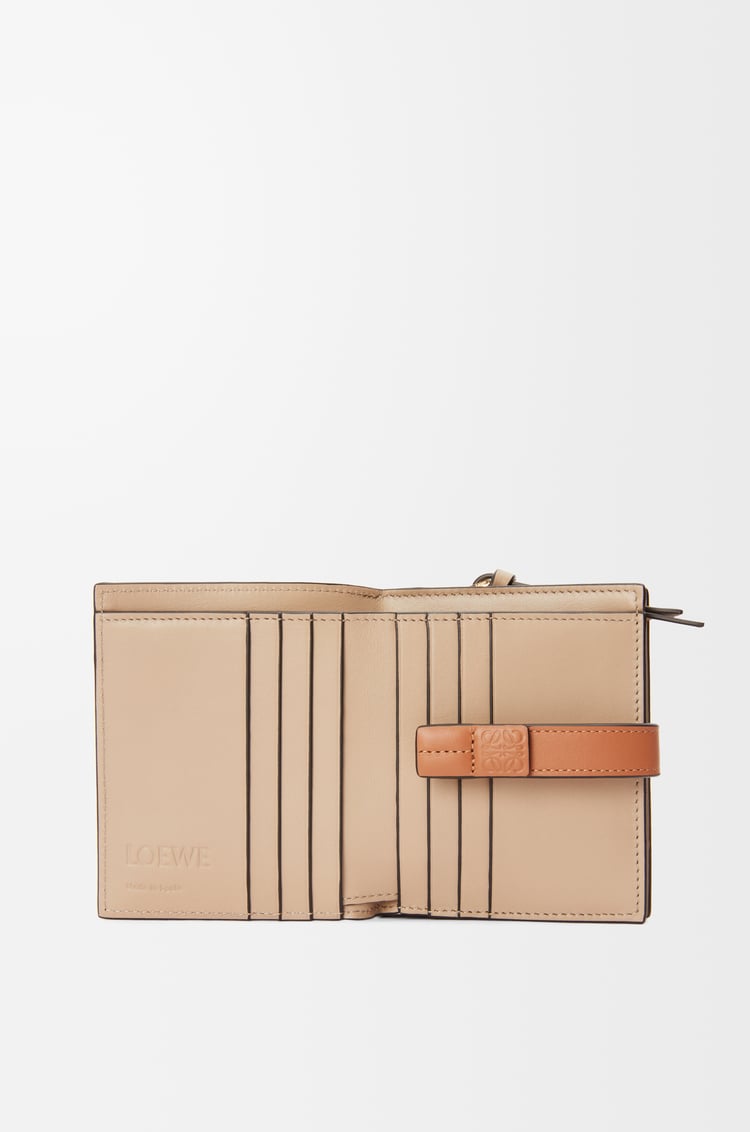 LOEWE Cartera compacta con cremallera en piel de ternera Toffee/Bronceado