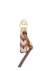 LOEWE Braided strap keyring in calfskin and brass Nude/Warm Desert pdp_rd