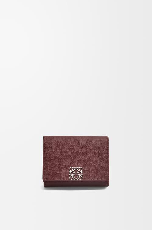 LOEWE Cartera con tres pliegues Anagram en piel de ternera Burdeos