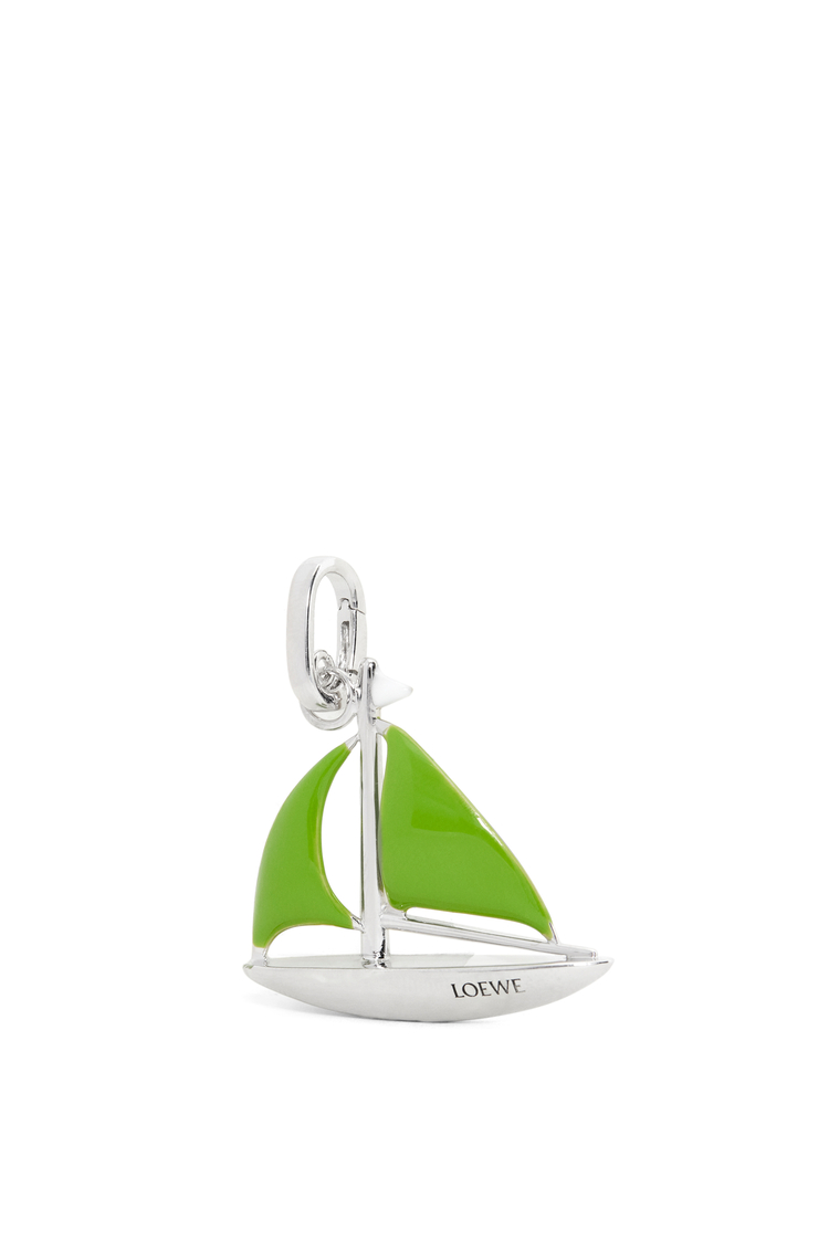 LOEWE Charm Sailboat en plata de ley y esmalte Plateado/Blanco/Verde