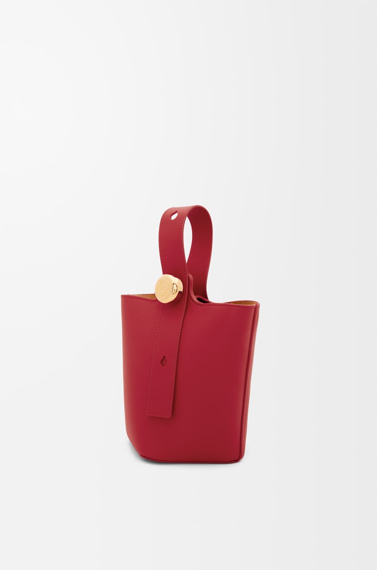 LOEWE 迷你光滑牛皮革 Pebble Bucket 水桶手袋 焦糖红