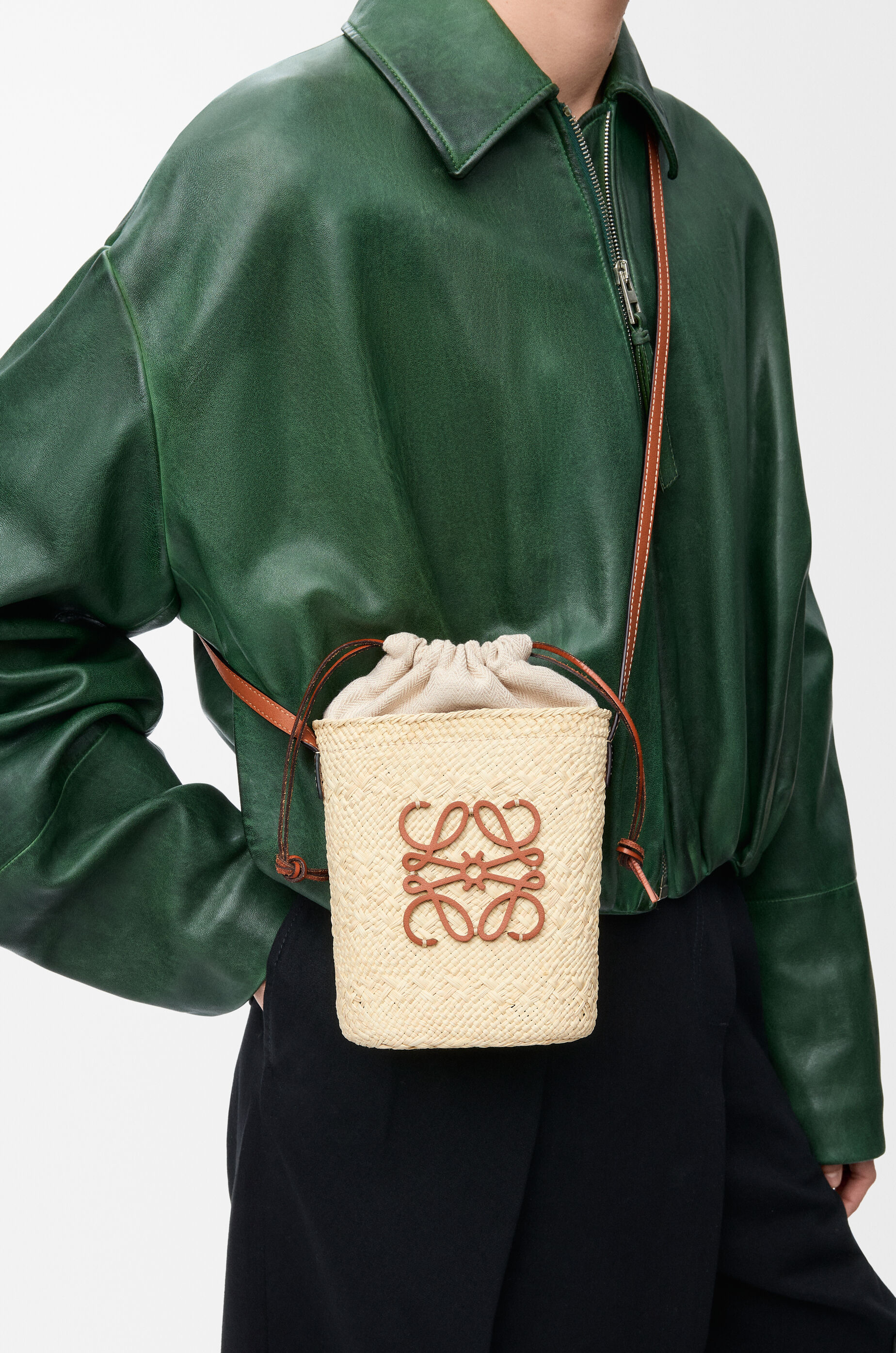 Square pocket in iraca palm and calfskin Beige - LOEWE