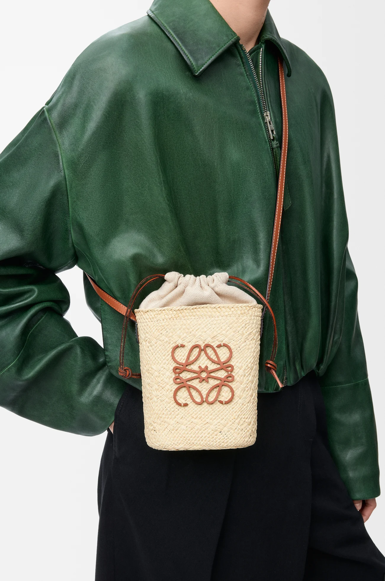 LOEWE Square pocket in iraca palm and calfskin Natural/Tan