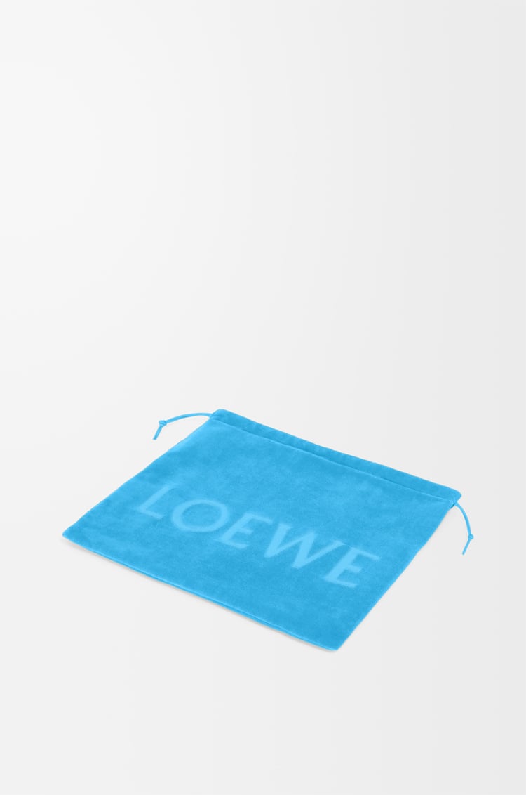 LOEWE ドローストリング ポーチ ミディアム（テリークロス） ライトブルー