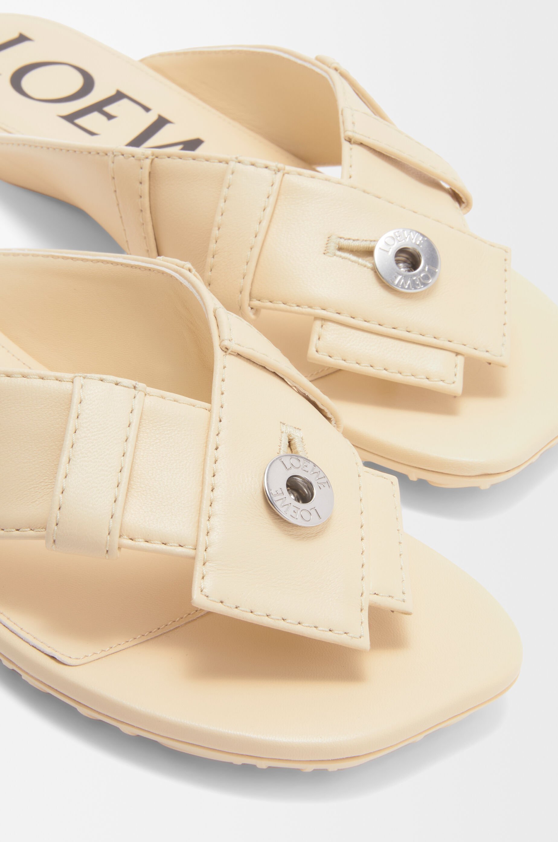 お買い得！！★ ロエベ ★ Toy Panta トゥポスト サンダル トイ パンタ トゥポスト サンダル（ラム） ベージュ - LOEWE