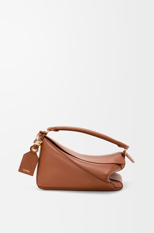 LOEWE Bolso Featherlight Puzzle pequeño en piel napa de cordero ligera Pecana