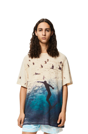 LOEWE All-over surf print T-shirt in cotton Ecru/Navy Blue plp_rd