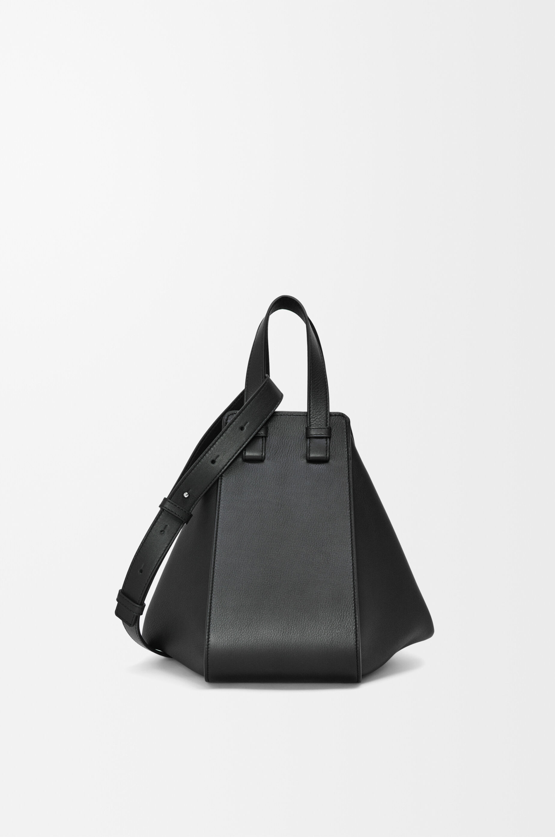 ハンモックバッグ スモール（クラシックカーフ） ブラック - LOEWE