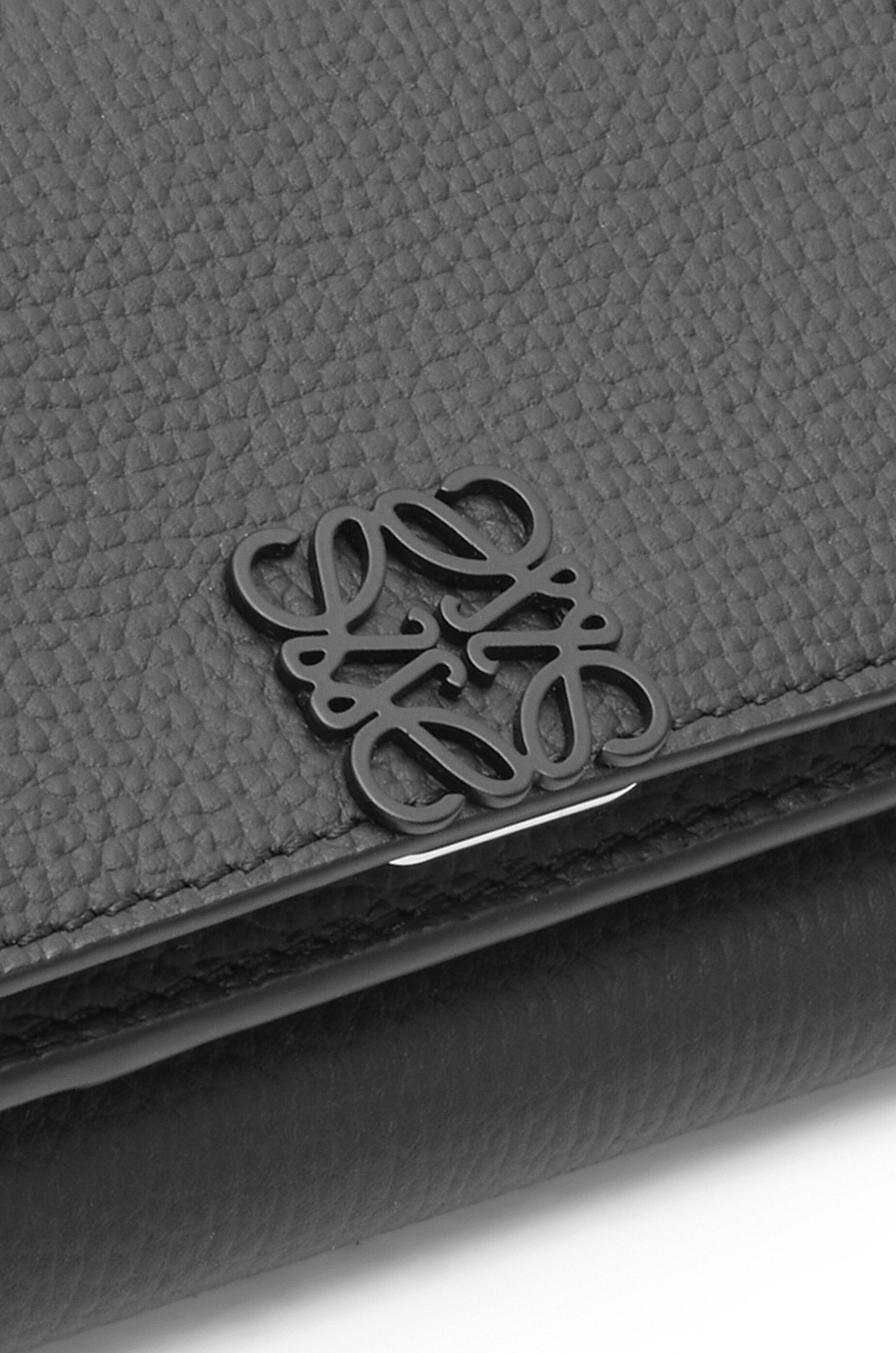 アナグラム トライフォールド ウォレット（ペブルグレインカーフ