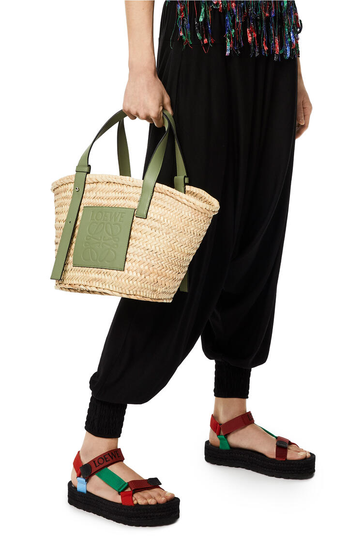 LOEWE Basket bag in palm leaf and calfskin Natural/Rosemary