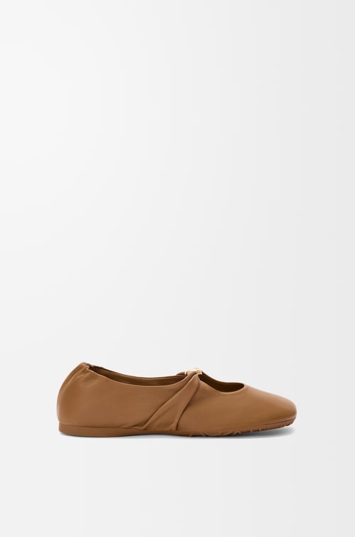 LOEWE Pebble Soft ballerina in nappa lambskin 橡木色