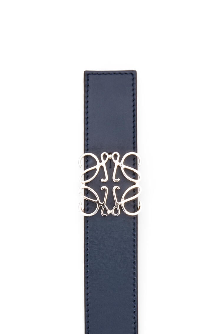 LOEWE Cinturón en piel de ternera lisa con anagrama y acabado de latón Oceano/Negro/Paladio