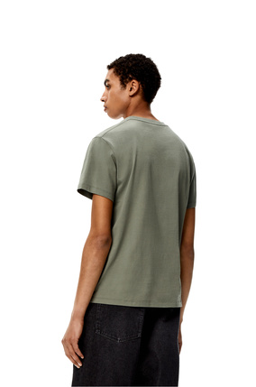 LOEWE Camiseta en algodón con anagrama Verde Militar Viejo plp_rd