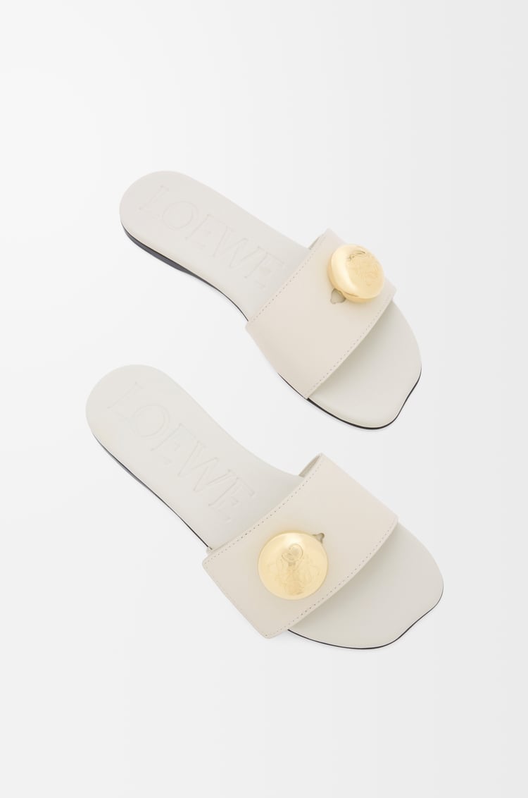 LOEWE Pebble 柔軟小牛皮涼鞋 海鹽色
