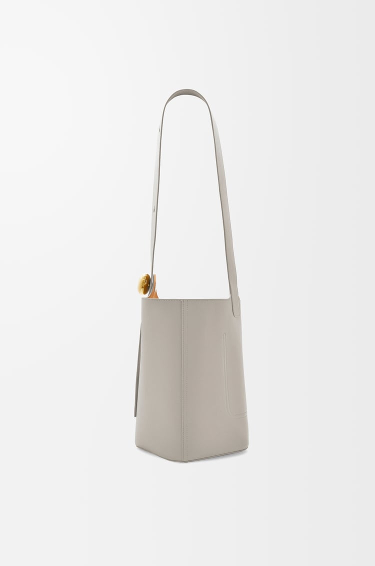 LOEWE Medium Pebble bucket in smooth calfskin Shell Grey