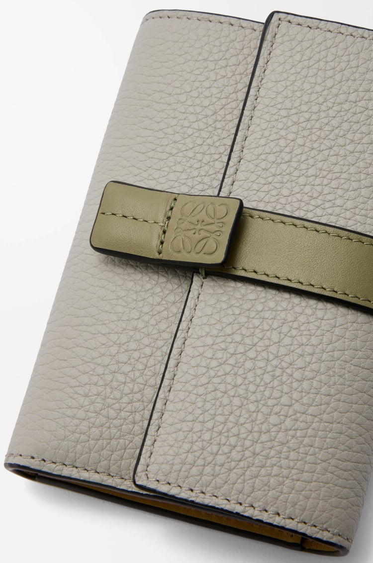 LOEWE Small vertical wallet in soft grained calfskin Shell Grey/Eucalyptus