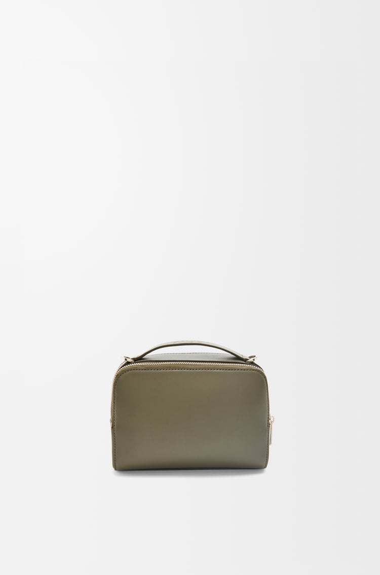 LOEWE Bolso bandolera Mini Camera en piel de ternera Verde Caqui