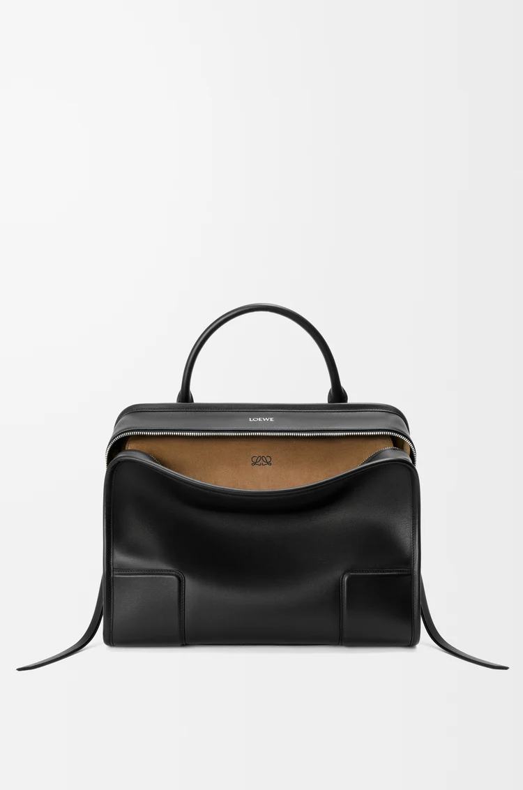 LOEWE Bolso Amazona 180 grande en piel de ternera suave Negro