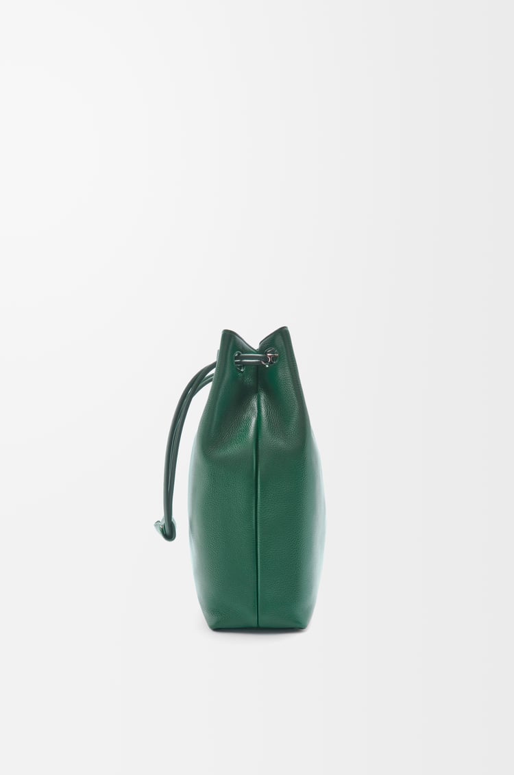 LOEWE Bolso Pebble Hobo en piel de ternera graneada Verde Oscuro