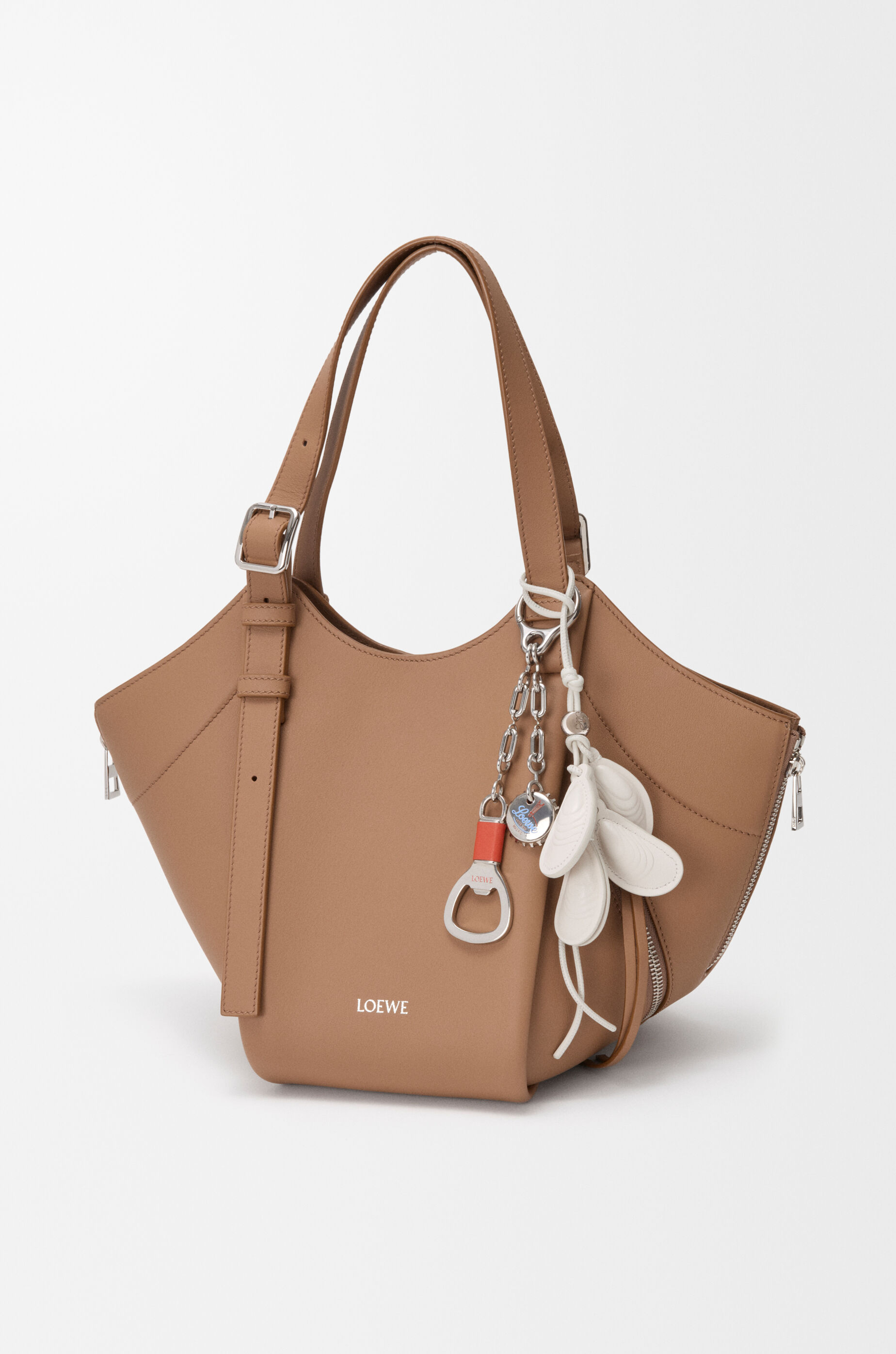 LOEWE バックチャーム マルチ シェル チャーム（レザー） ホワイト - ロエベ 日本 公式サイト