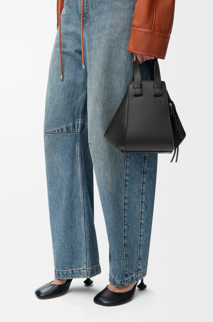LOEWE Sac Hammock Compact en cuir de veau classique Noir