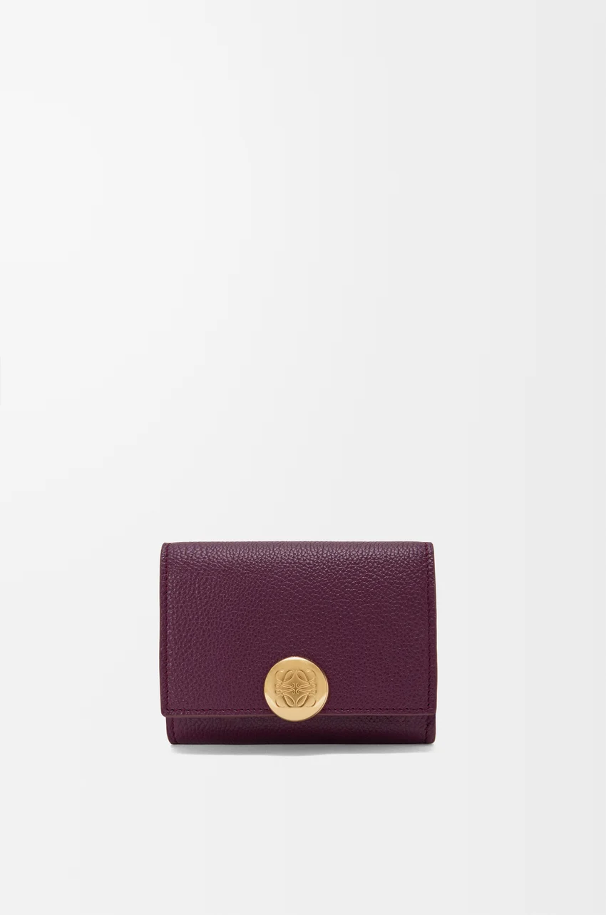 Pebble trifold wallet in pebble grained calfskin