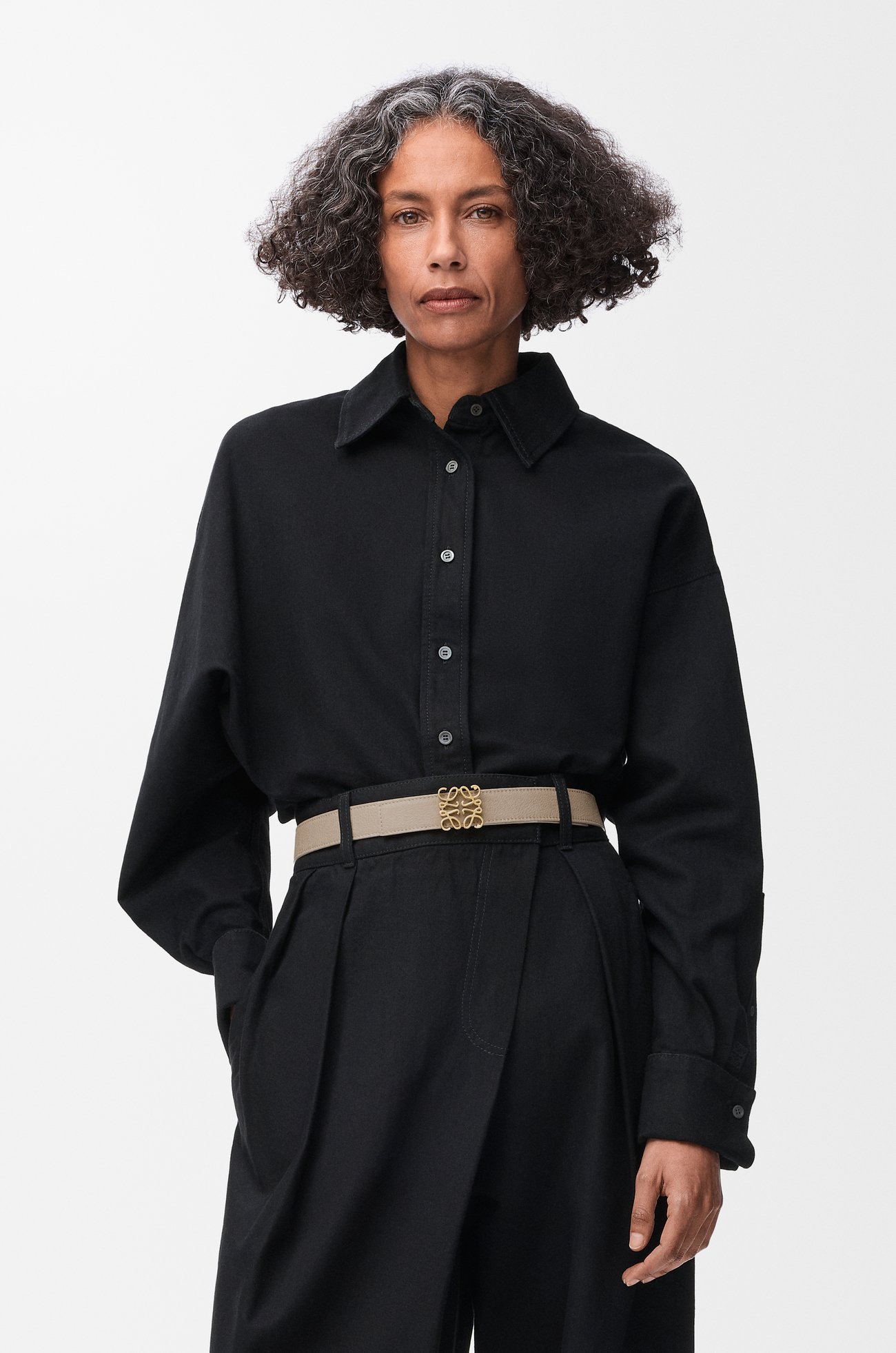 LOEWE Cinturón reversible Anagram en piel de ternera Arcilla/Dorado