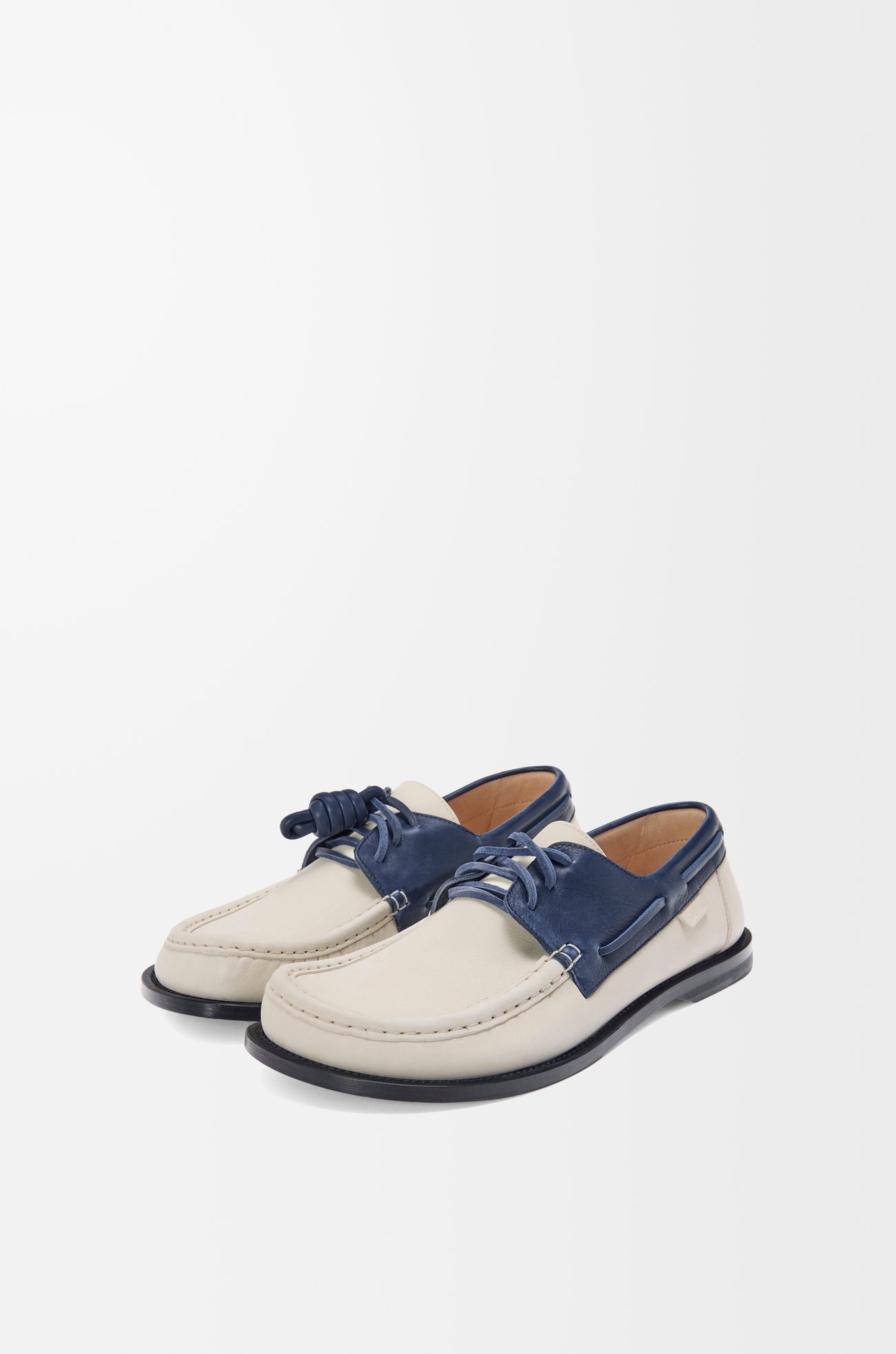 LOEWE Campo boat shoe in soft calfskin White/Navy plp_rd