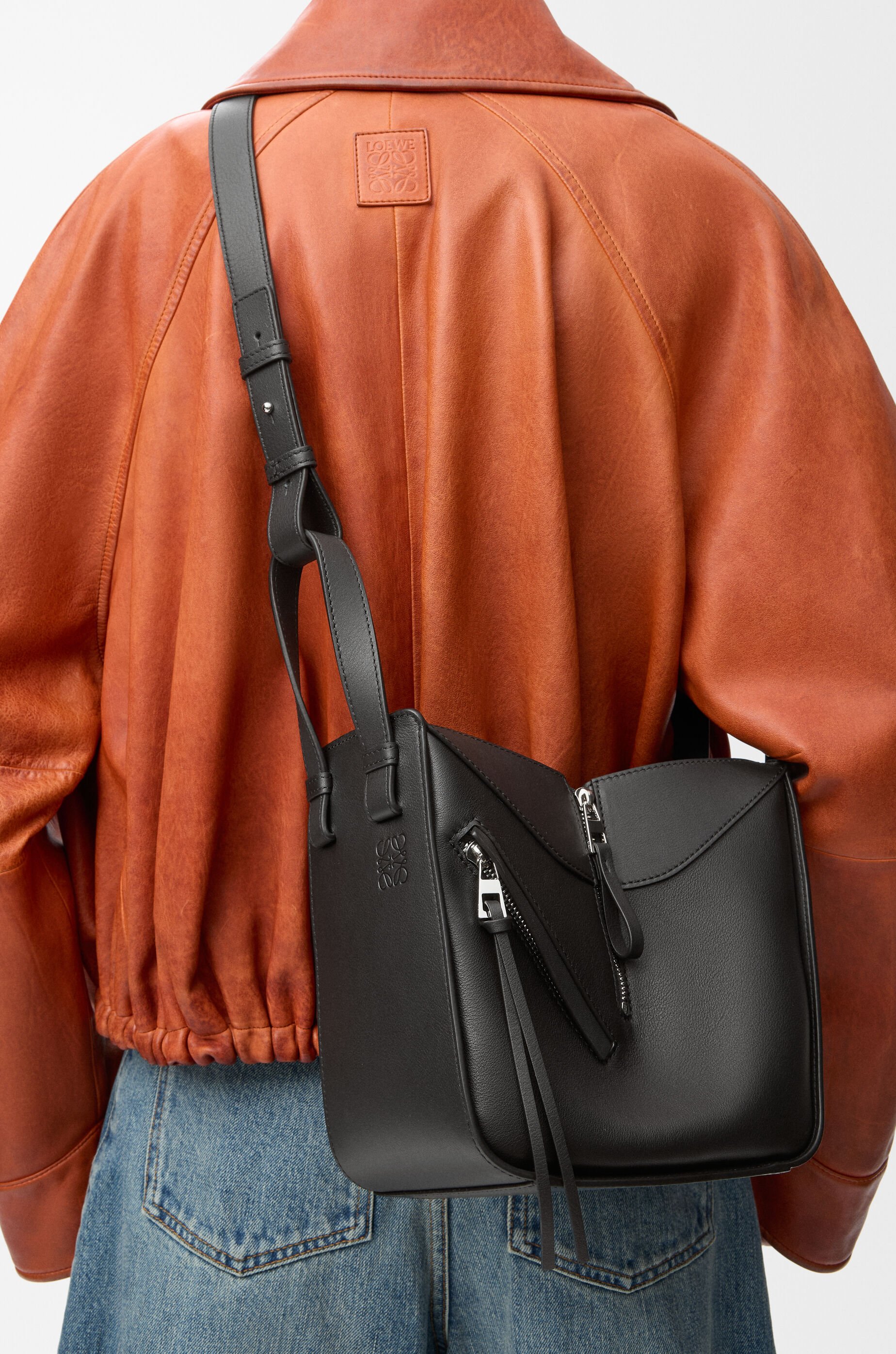 LOEWE ♪ ハンモックBAG コンパクト (クラッシックカーフ） ハンモックバッグ コンパクト（クラシックカーフ） ブラック - LOEWE