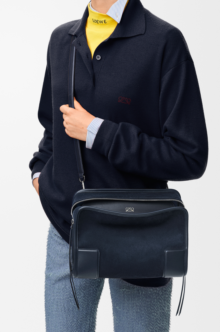 LOEWE Petit sac Amazona 180 en cuir velours Bleu Marine Profond