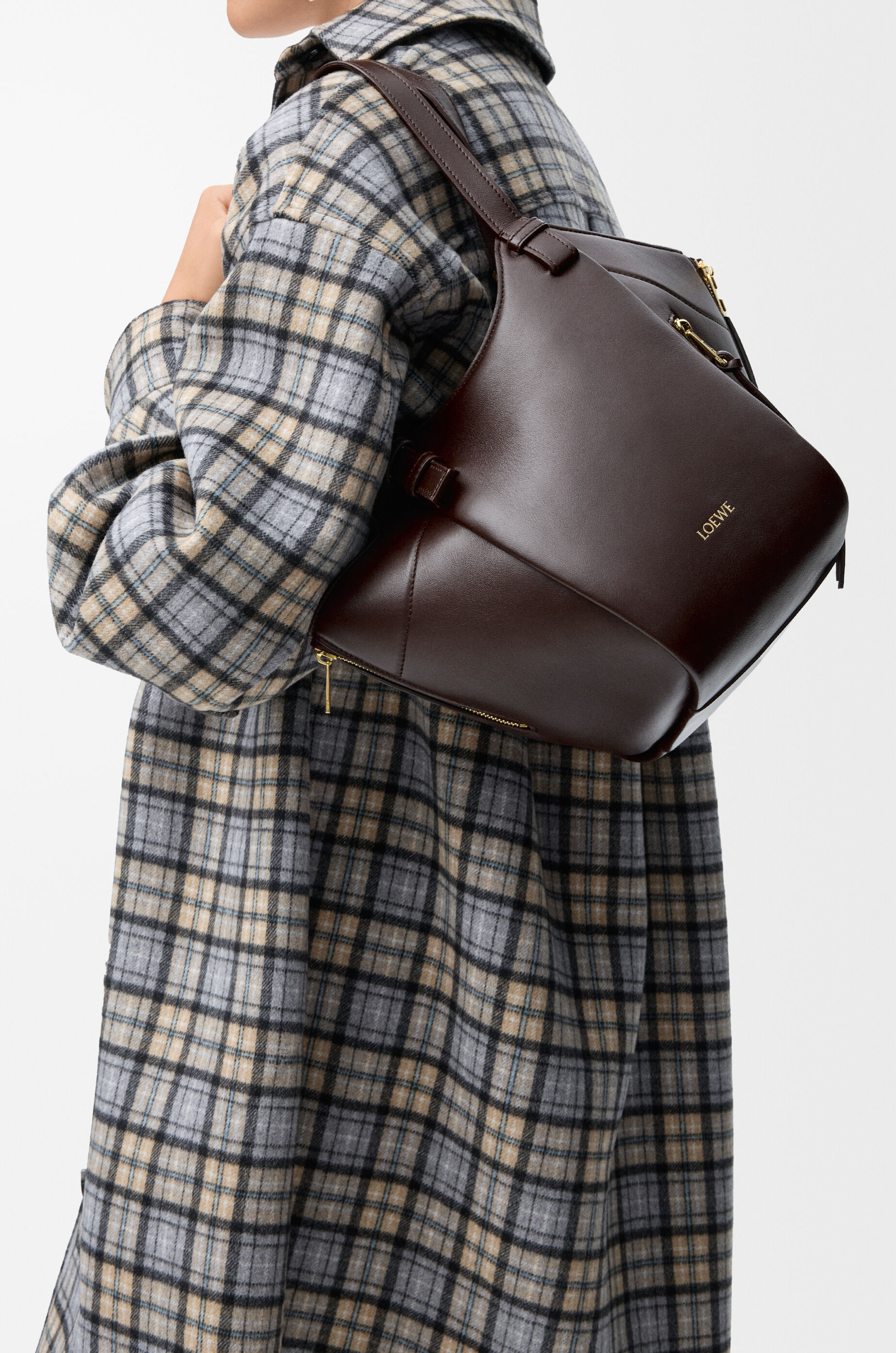 ハンモック フリップ バッグ（クラシックカーフ） ブラウン - LOEWE