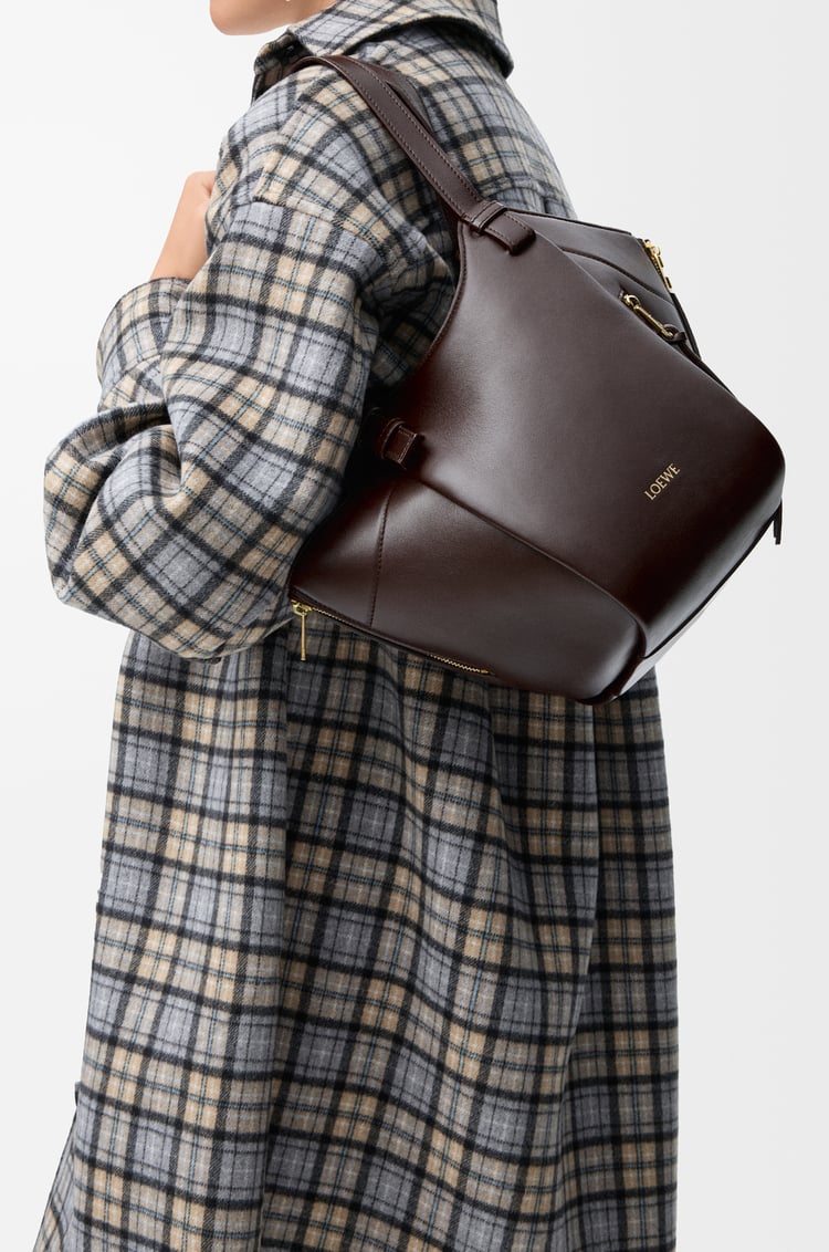 LOEWE 해먹 플립 백 - 클래식 카프스킨 다크 브라우니