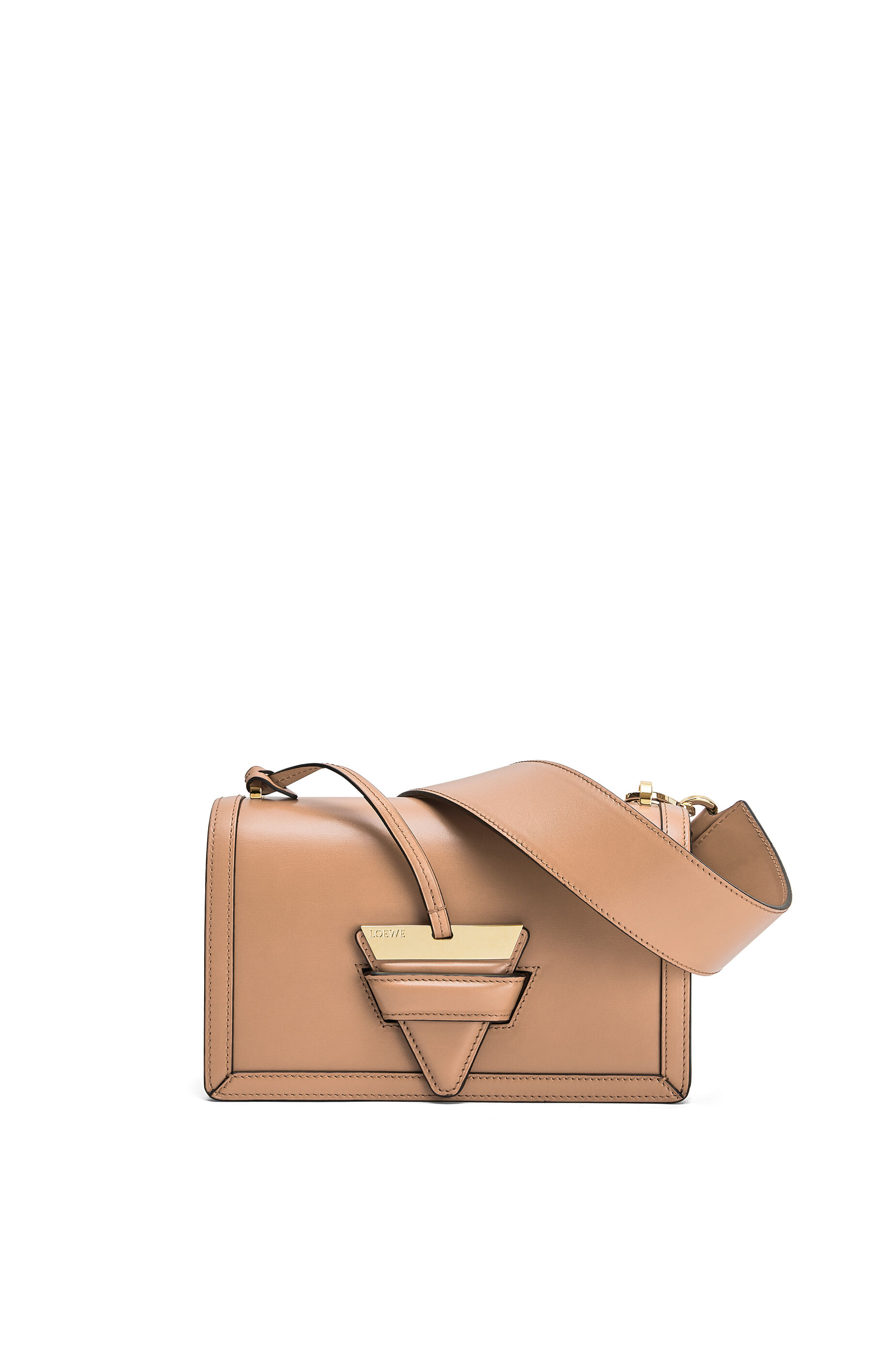 ロエベの30代におすすめのバッグはバルセロナバッグです