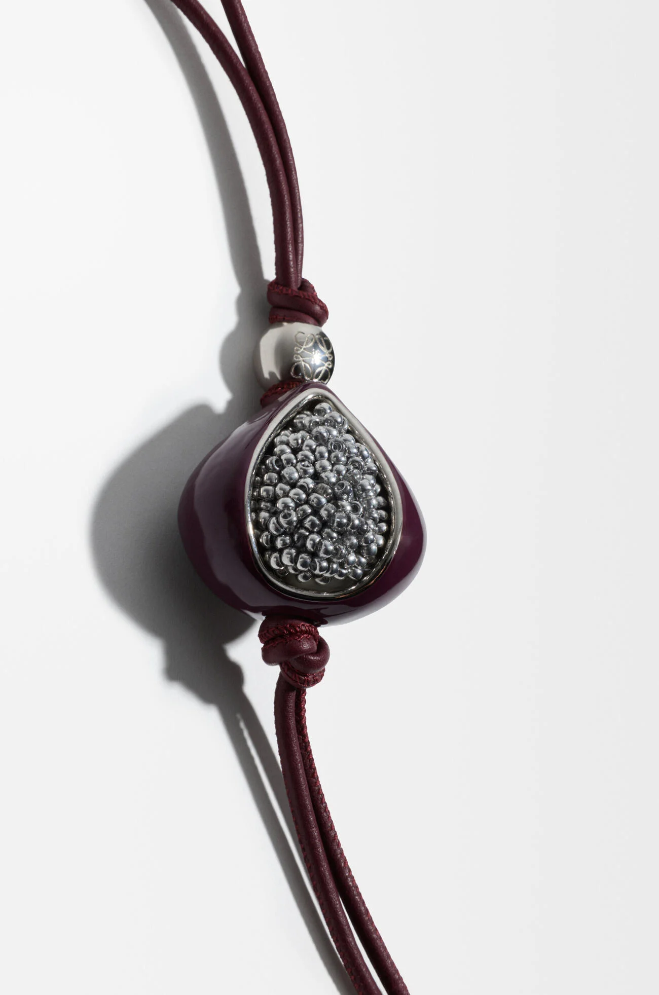 LOEWE Bijou de sac figue en perles Violet/Argent