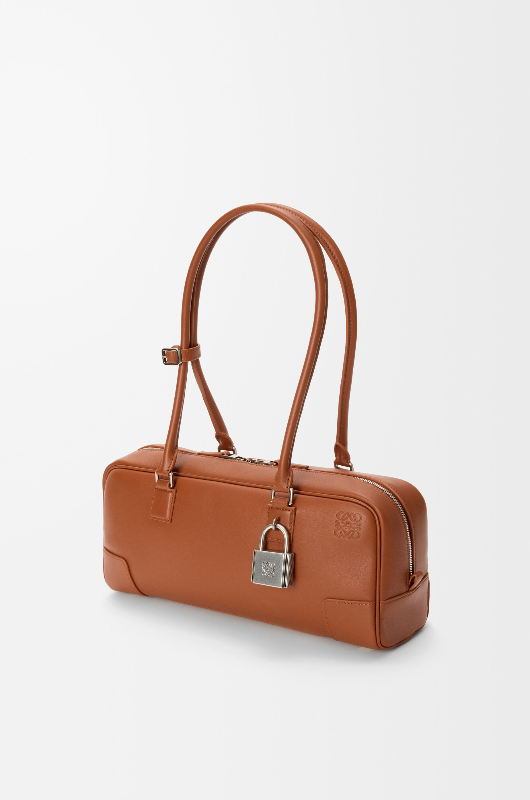 アマソナ31 クロップド バッグ（シャイニーカーフ） ブラウン - LOEWE