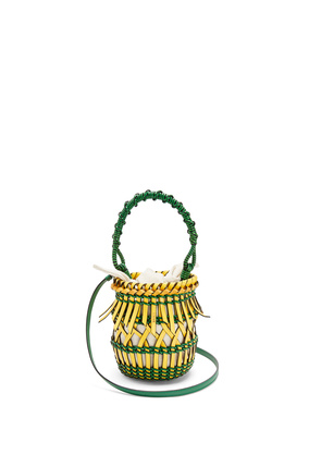 LOEWE Bolso Fringes Bucket pequeño en piel de ternera con flecos Amarillo/Verde