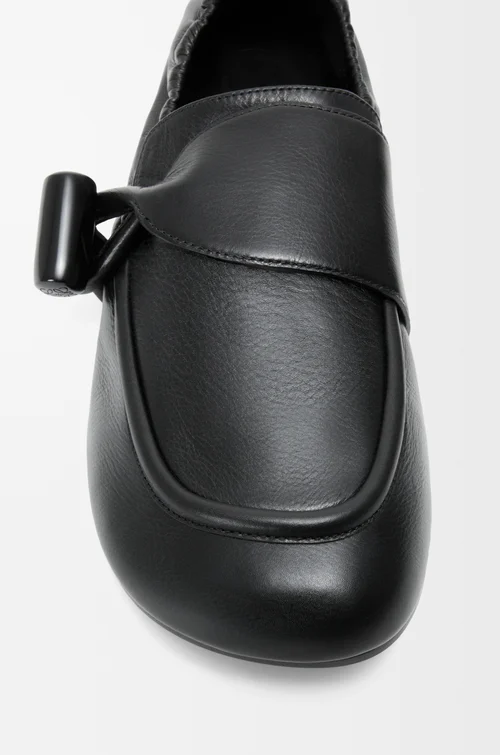 Toggle loafer in shiny smooth calfskin Black - LOEWE USA  display picture 2