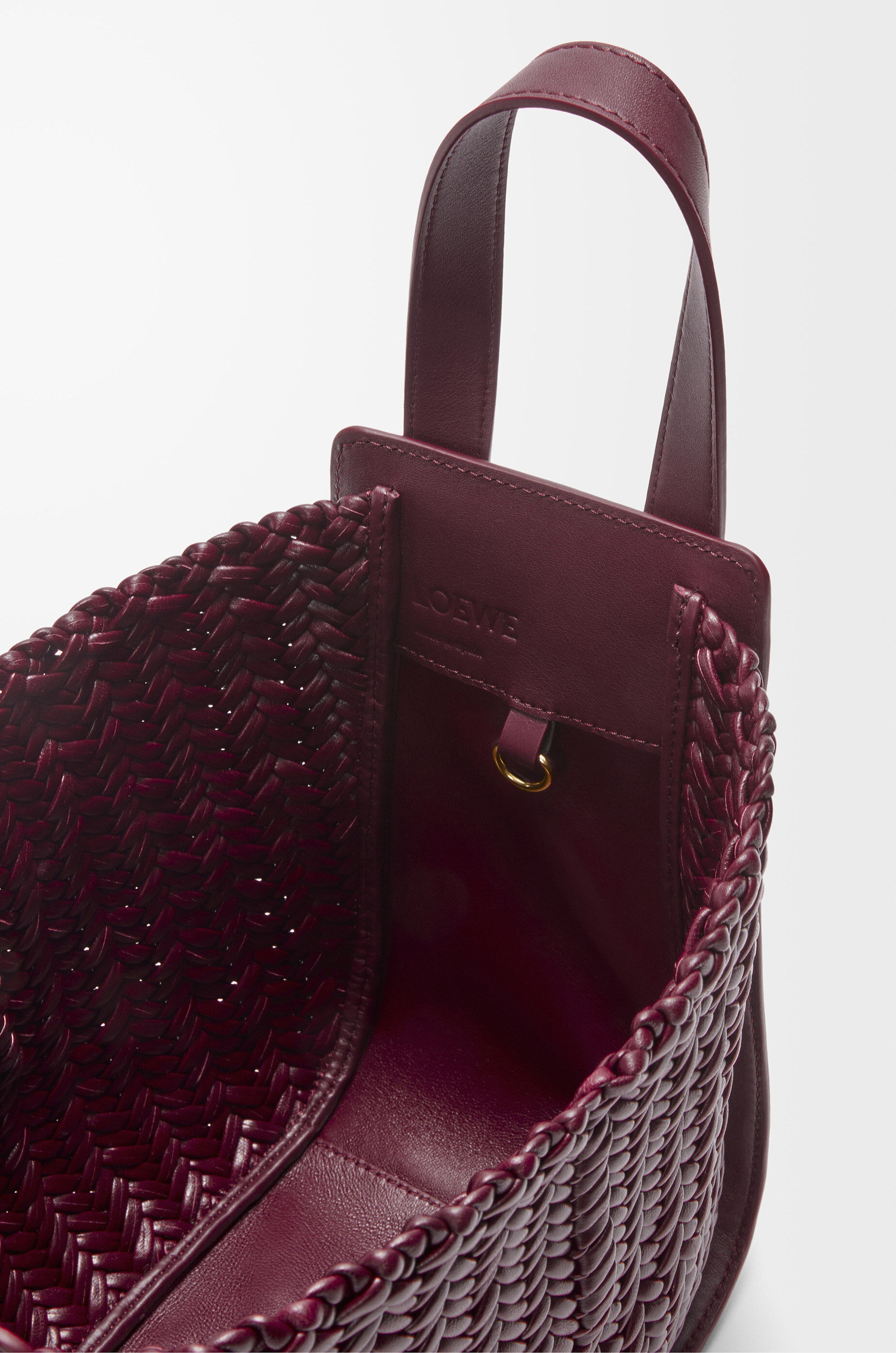 LOEWE Bolso Hammock Compact en piel de ternera Burdeos Oscuro