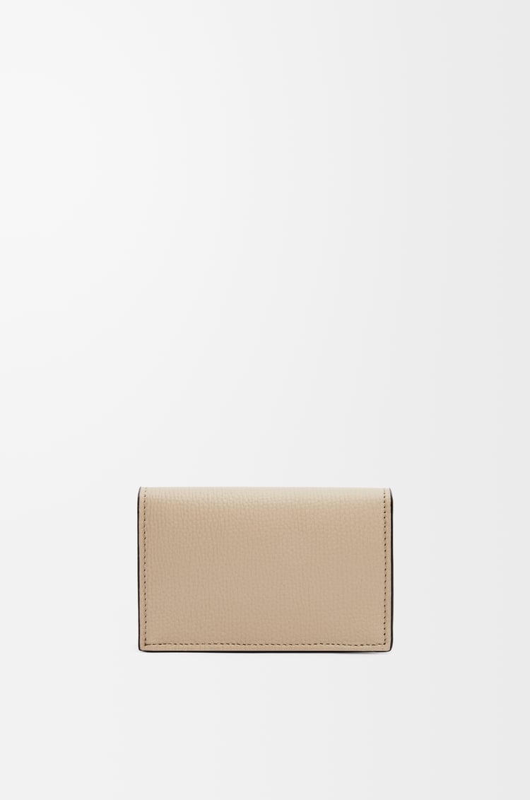 LOEWE アナグラム ビジネスカードホルダー（ペブルグレインカーフ） サンド