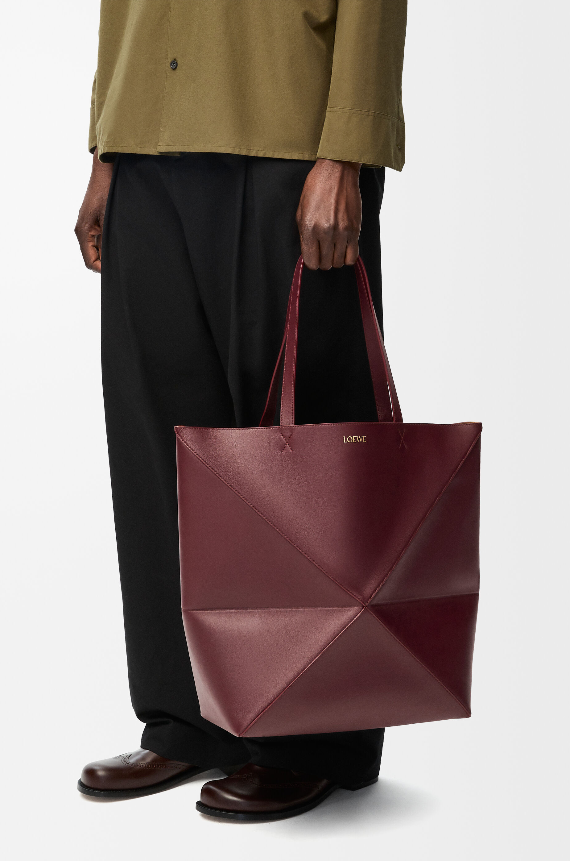 パズルフォルド トート XL（シャイニーカーフ） レッド - LOEWE