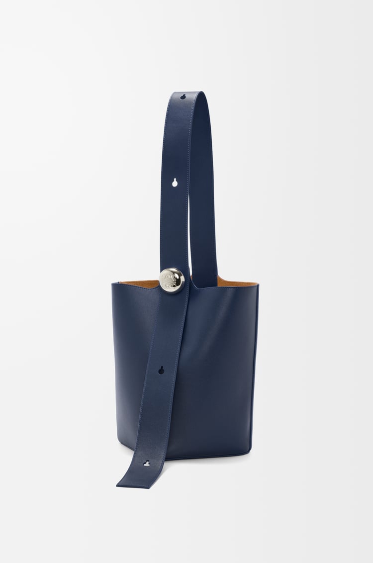 LOEWE Medium Pebble bucket in smooth calfskin Abyss Blue