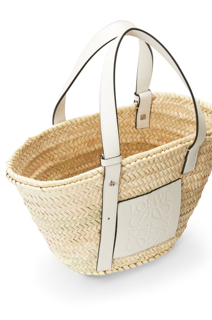 LOEWE Basket Tasche aus Bast und Kalbsleder Natur/Weiß plp_rd