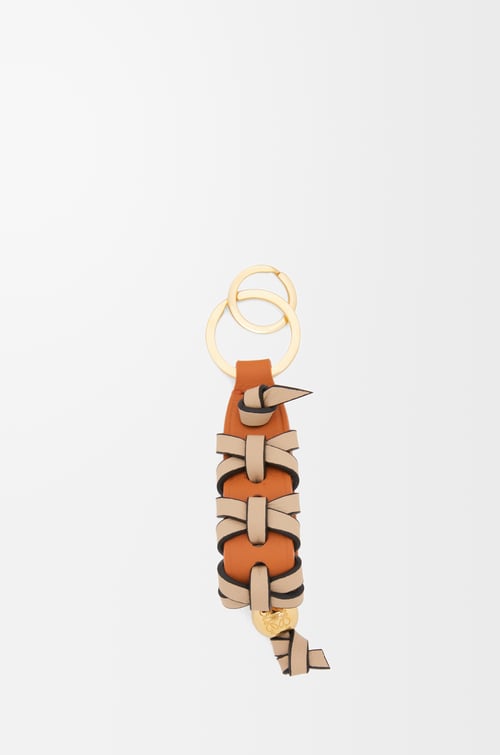 LOEWE Cross braided keyring in classic calfskin Maple/Papercraft