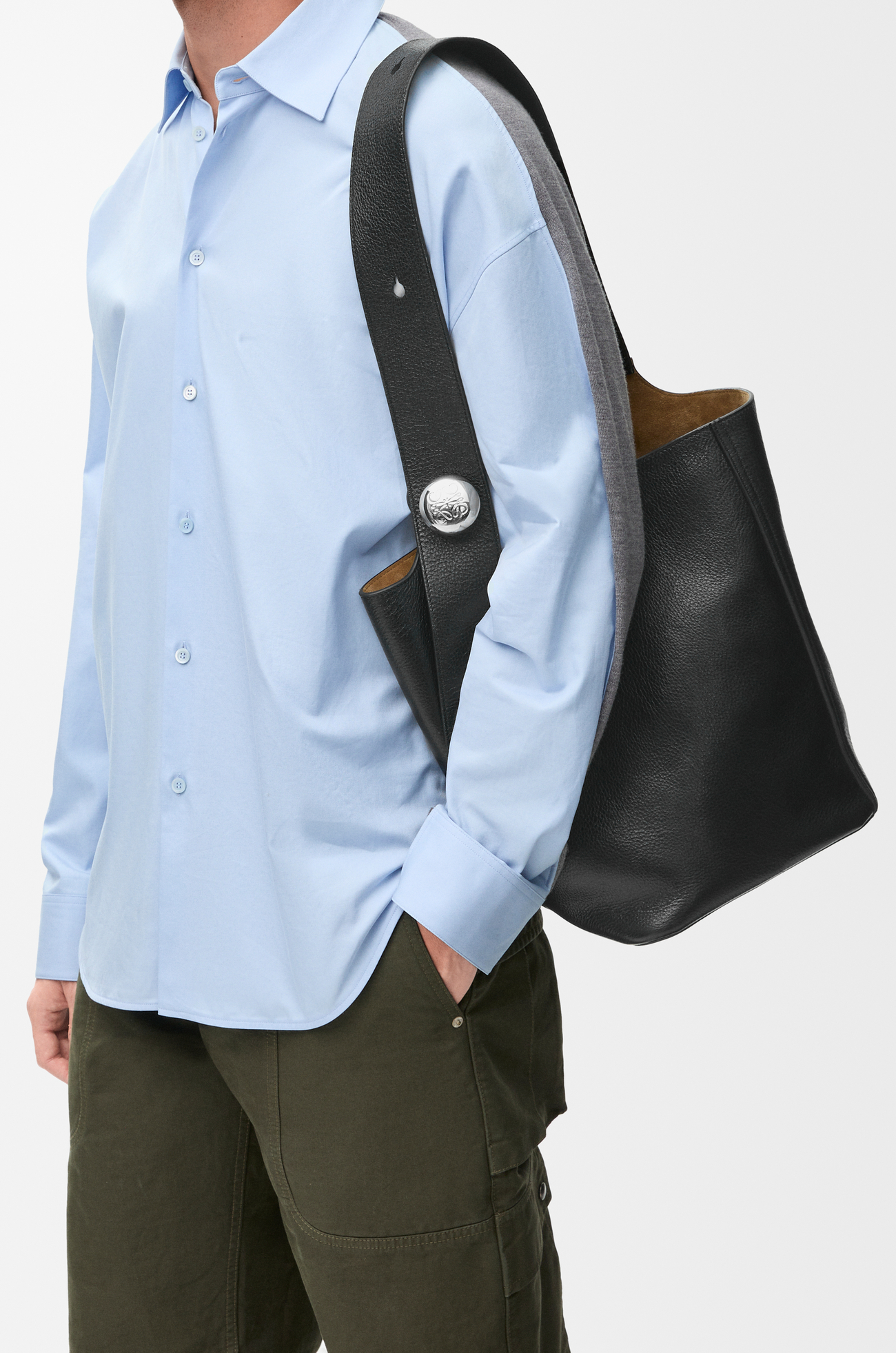 LOEWE Large Pebble bucket in supple grained calfskin Black