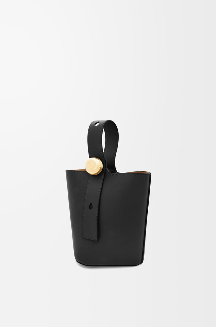 LOEWE Bolso Pebble Bucket mini en piel de ternera Negro