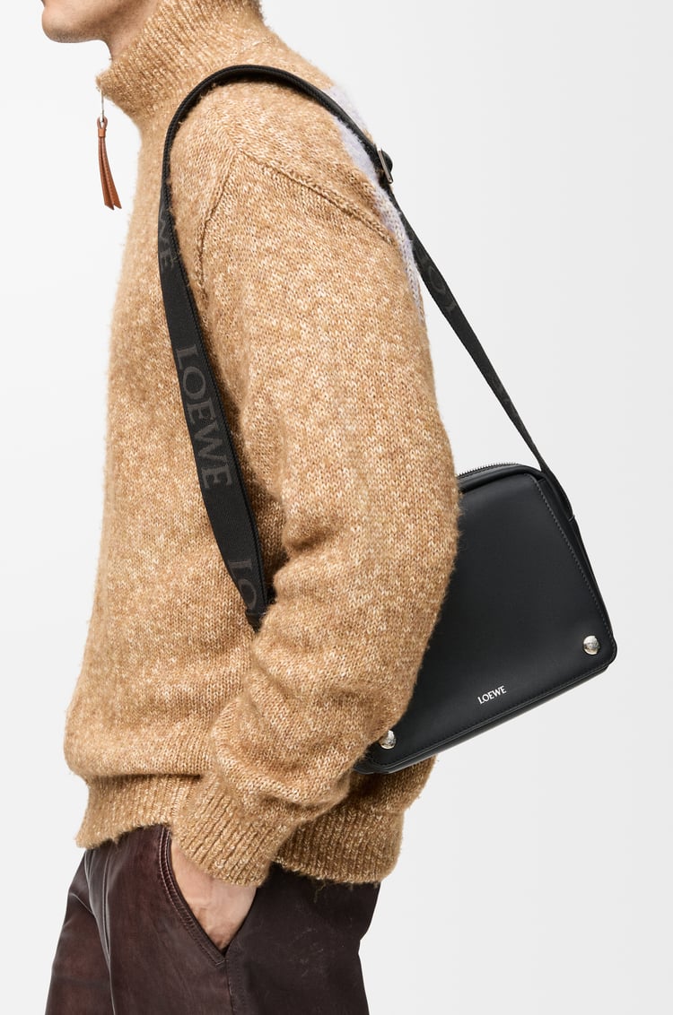 LOEWE 中型光滑小牛皮 Pebble 郵差包 黑色