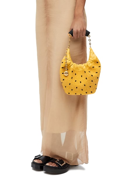 LOEWE Mini Squeeze bag in beaded leather 黃色 plp_rd