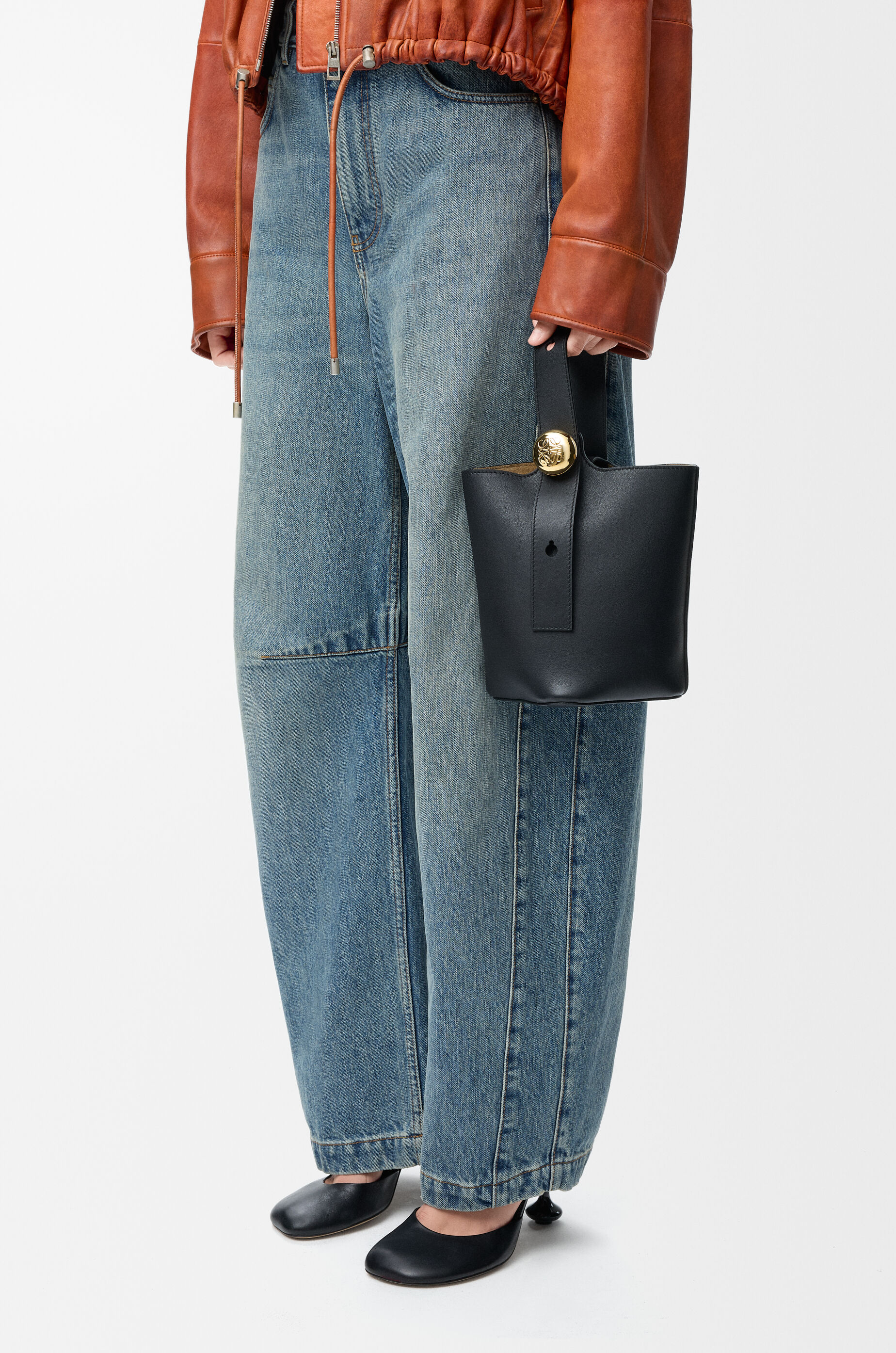 【LOEWE】国内発送 ペブル バケット バッグ ミニバッグ ペブル バケットバッグ ミニ（スムースカーフ） レッド - LOEWE