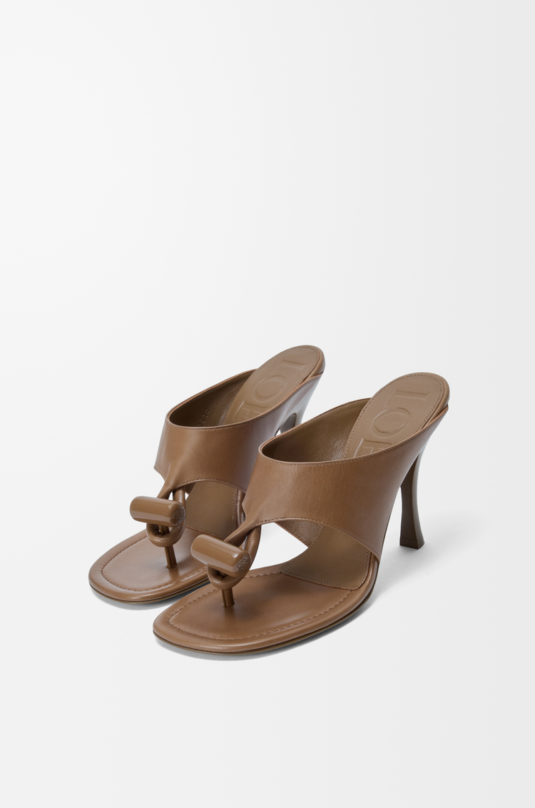 LOEWE Toggle sandal in shiny smooth calfskin Oak
